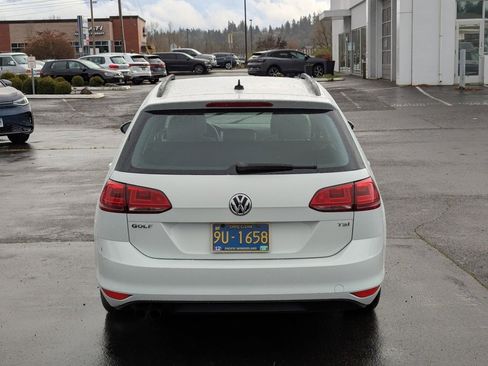 Used 2017 Volkswagen Golf S image 4