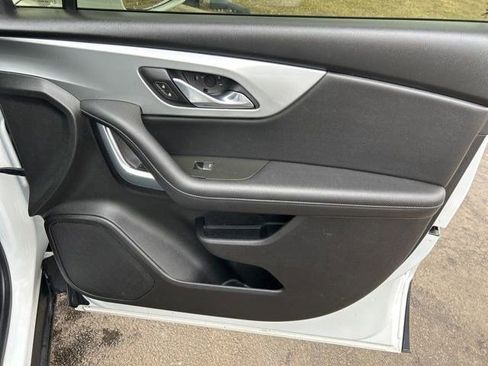 Used 2020 Chevrolet Blazer LT image 40