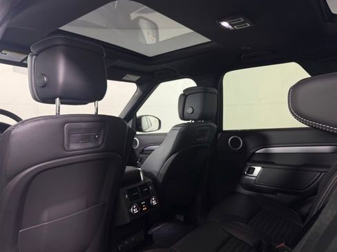 New 2025 Land Rover Discovery Dynamic SE image 24