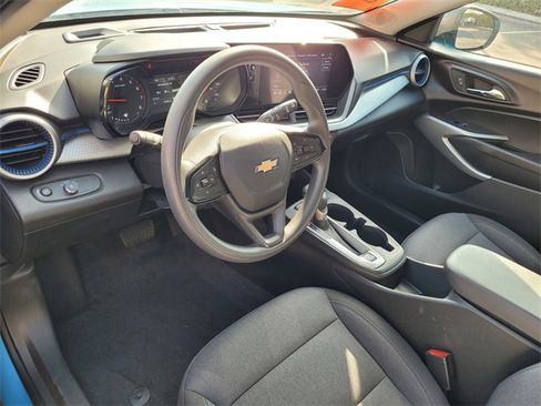 Used 2025 Chevrolet Trax LS image 7