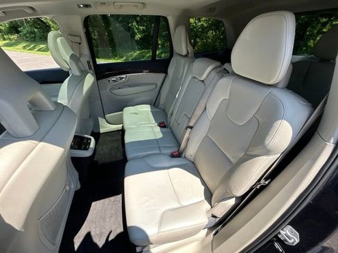 Used 2017 Volvo XC90 T6 Momentum w/ Convenience Package AWD/4WD image 29