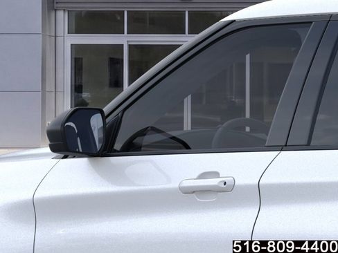 Used 2025 Ford Explorer Active AWD/4WD image 21