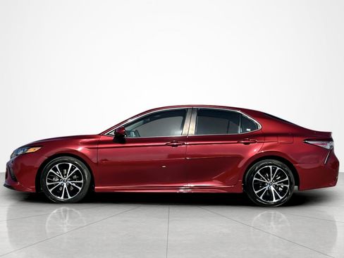 Certified 2018 Toyota Camry SE FWD image 2
