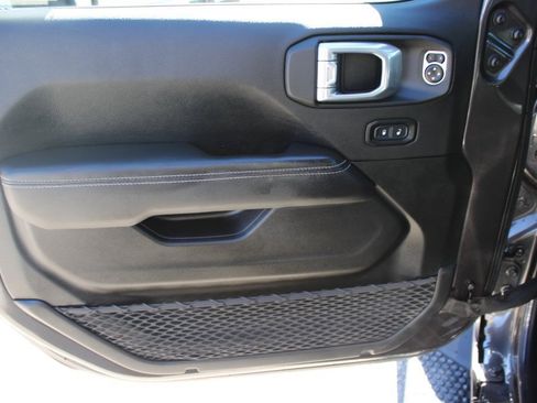 Used 2023 Jeep Wrangler Unlimited Sahara image 10