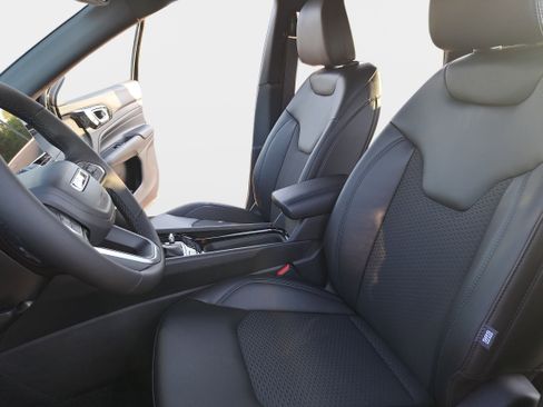 New 2026 Jeep Compass Latitude AWD/4WD image 14