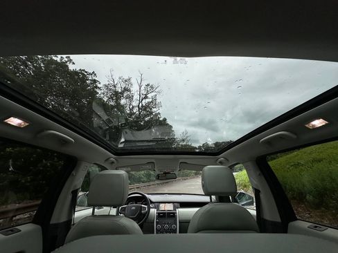 Used 2016 Land Rover Discovery Sport HSE Luxury image 27