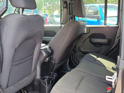 Used 2018 Jeep Wrangler Unlimited Sport S AWD/4WD image 14