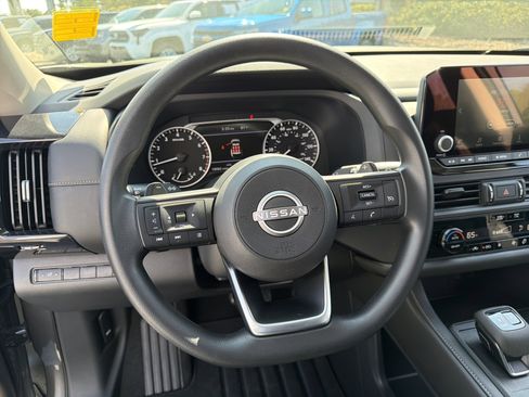 Used 2024 Nissan Pathfinder S AWD/4WD image 24