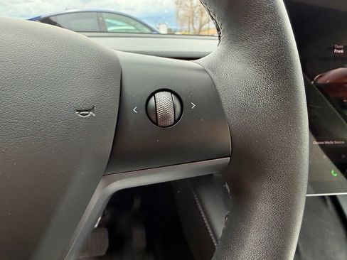 Used 2023 Tesla Model Y Long Range AWD/4WD image 32