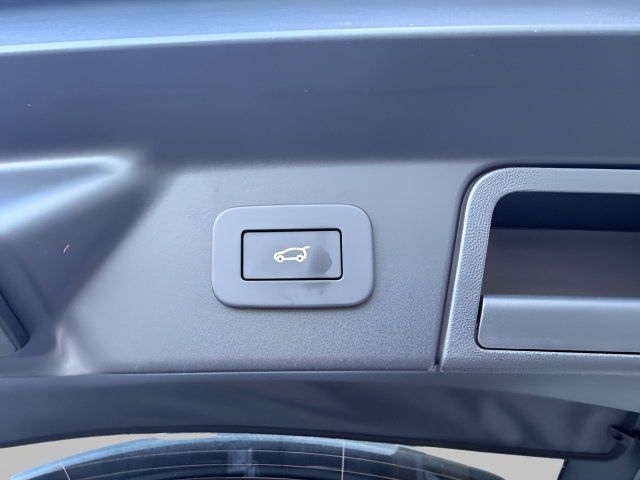 Certified 2026 Land Rover Range Rover Velar Dynamic SE AWD/4WD image 43
