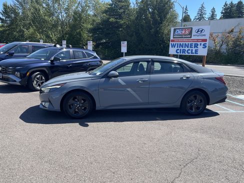 Certified 2022 Hyundai Elantra SEL w/ Convenience Package FWD image 2