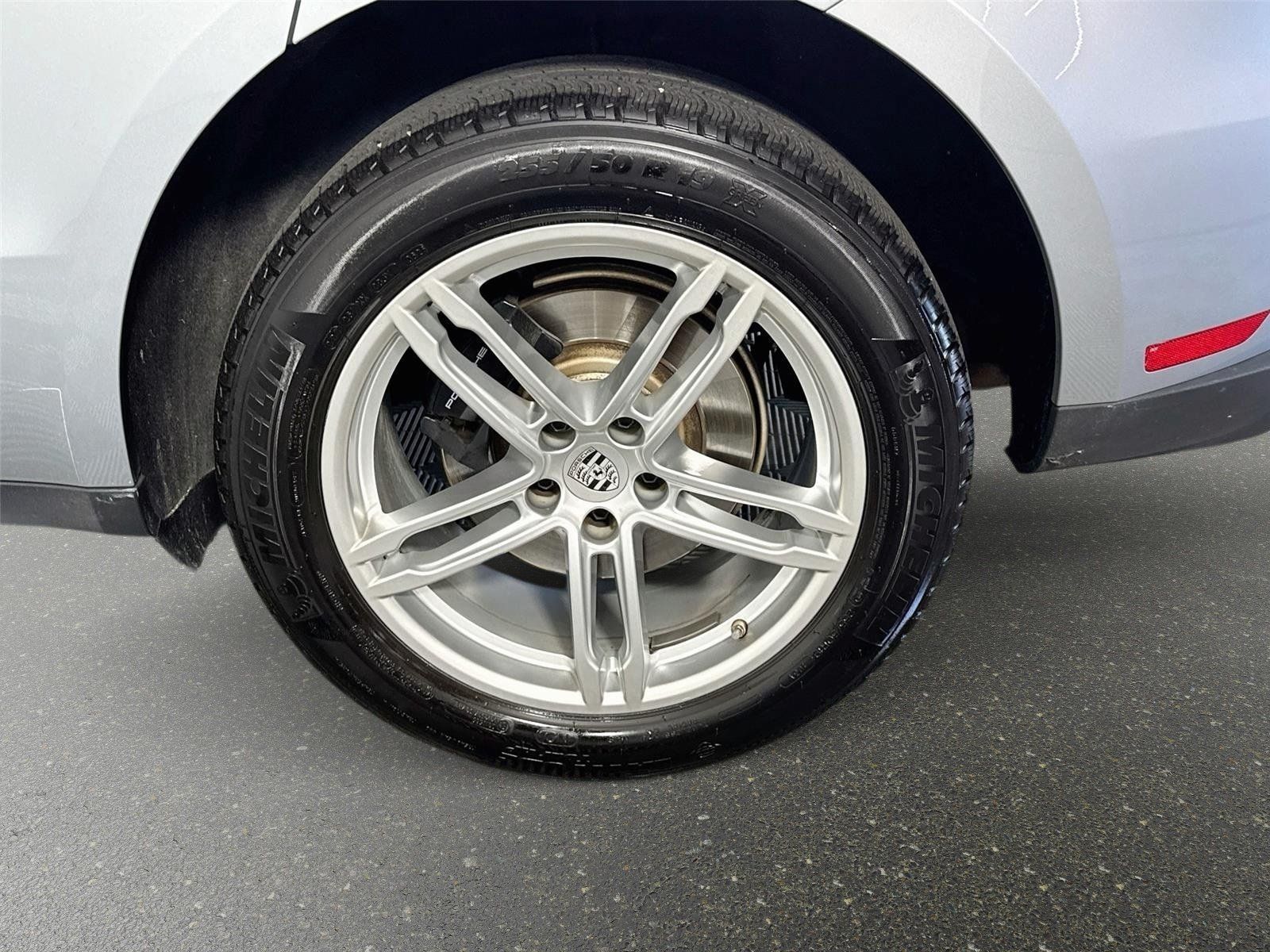 Used 2023 Porsche Macan AWD/4WD image 32