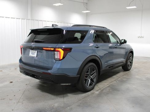 New 2026 Ford Explorer ST-Line w/ ST-Line Street Pack image 8
