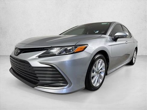 Used 2022 Toyota Camry LE w/ Convenience Package FWD image 8