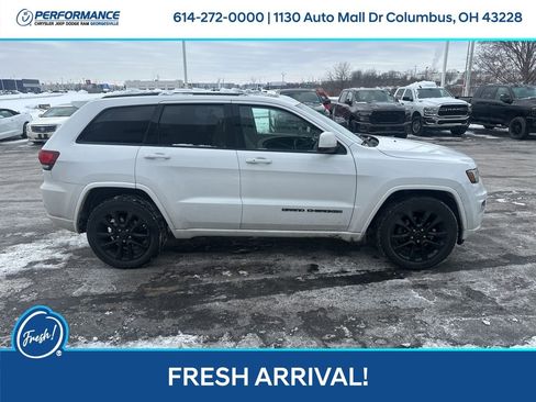 Used 2018 Jeep Grand Cherokee Altitude image 3