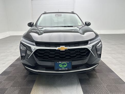 Used 2024 Chevrolet Trax LT w/ Driver Confidence Package FWD image 6