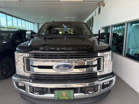 Used 2017 Ford F250 XLT w/ XLT Premium Package AWD/4WD image 2