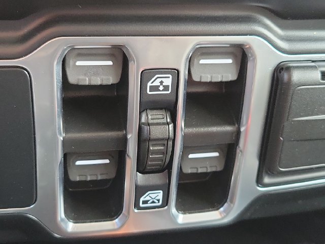 Used 2022 Jeep Wrangler Unlimited Sahara w/ Safety Group AWD/4WD image 26