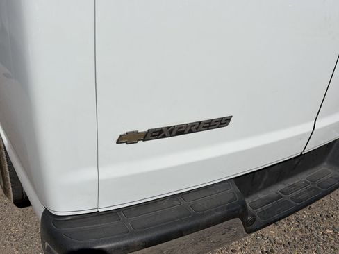 Used 2024 Chevrolet Express 3500 LT w/ LT Preferred Equipment Group RWD image 4