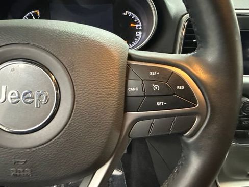 Used 2021 Jeep Grand Cherokee Laredo AWD/4WD image 30