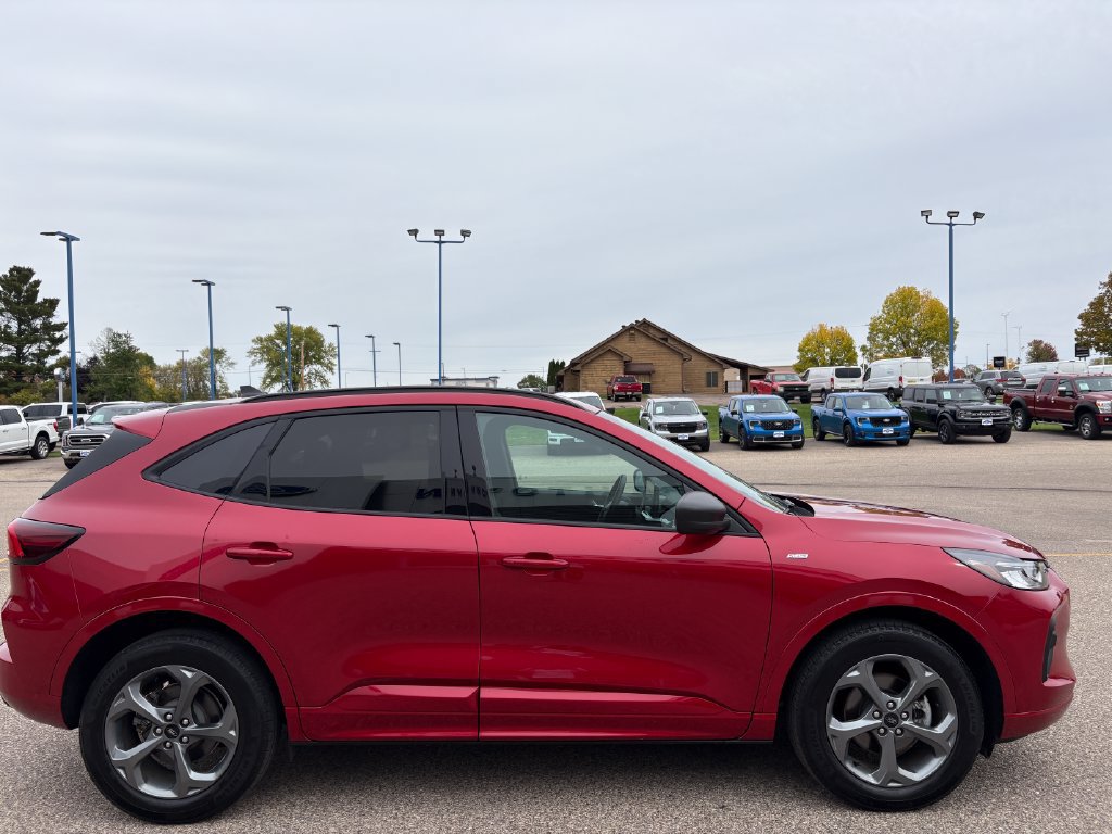 Used 2023 Ford Escape ST-Line w/ Tech Pack #1 AWD/4WD image 6