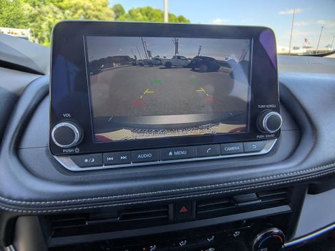 Used 2024 Nissan Rogue S FWD image 20