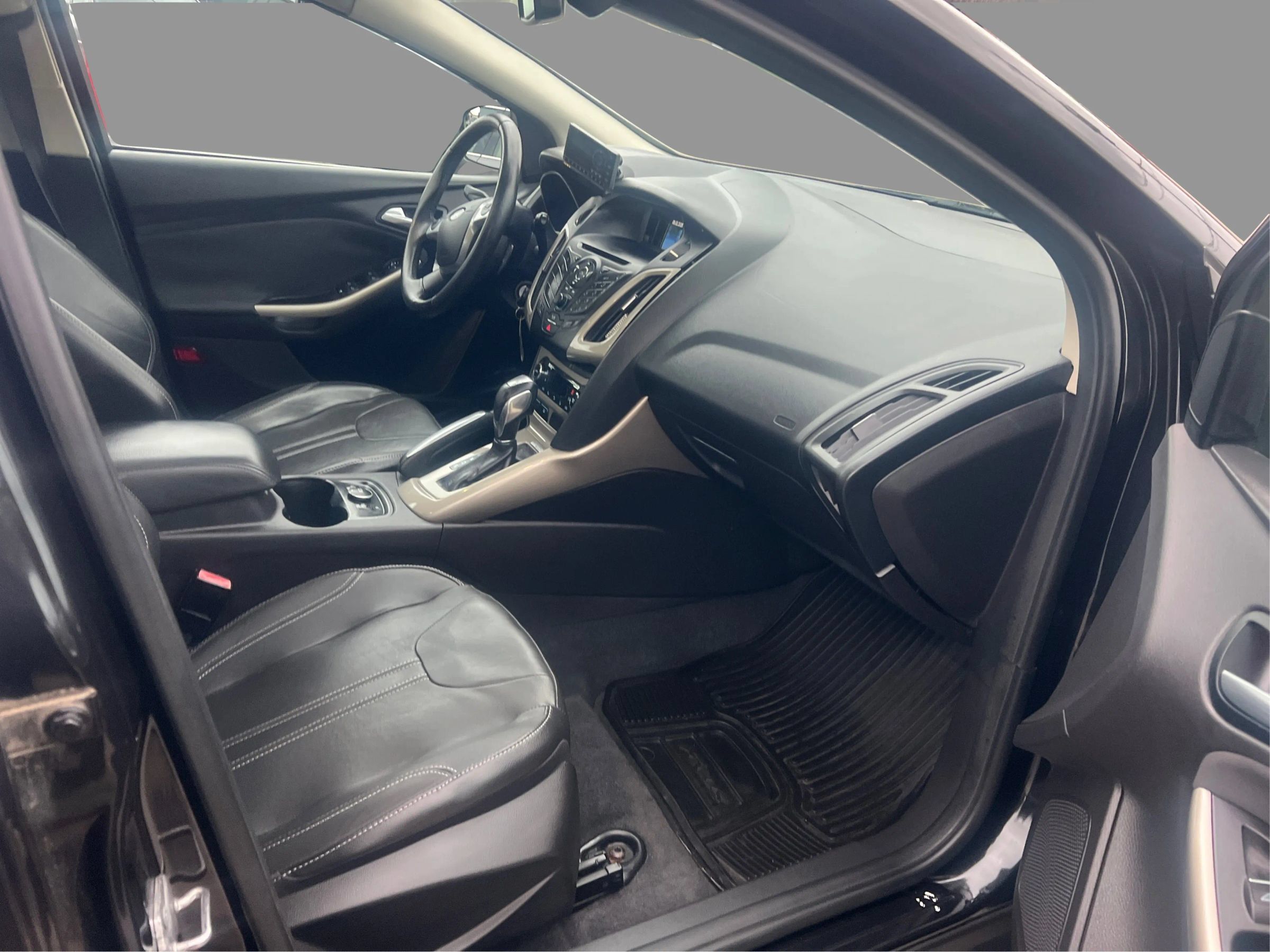 Used 2012 Ford Focus SEL FWD image 26