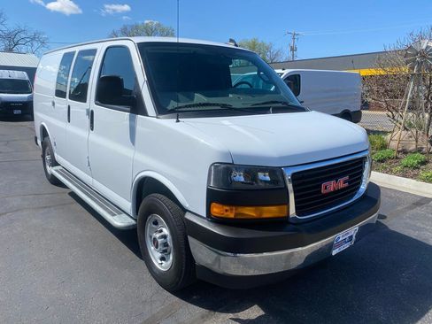 Used 2024 GMC Savana 2500 w/ Driver Convenience Package RWD image 3