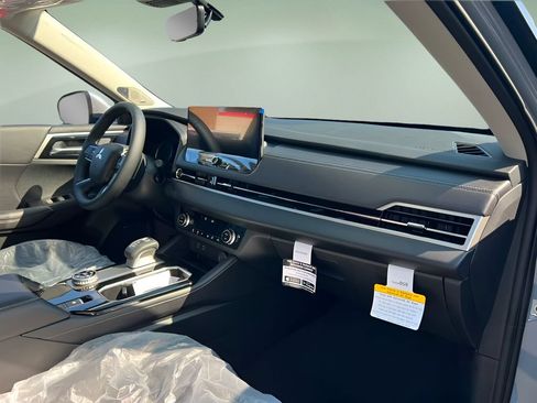 New 2026 Mitsubishi Outlander SE AWD/4WD image 10