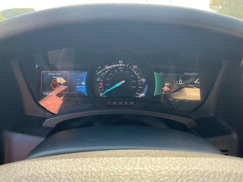 Used 2017 Ford Expedition Limited w/ Equipment Group 301A AWD/4WD image 33
