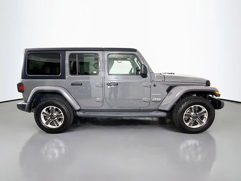 Used 2019 Jeep Wrangler Unlimited Sahara w/ Cold Weather Group AWD/4WD image 10