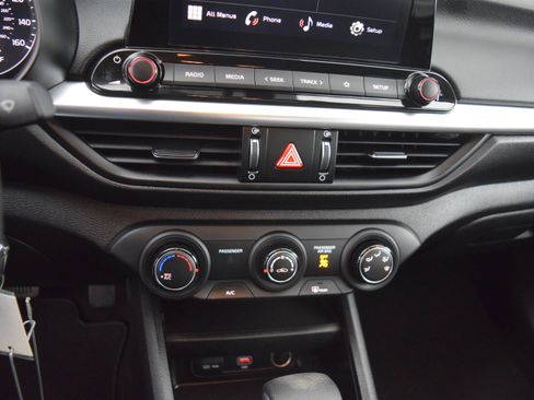 Used 2022 Kia Forte LXS w/ LXS Technology Package image 13