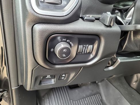 Used 2023 RAM 1500 Laramie AWD/4WD image 23