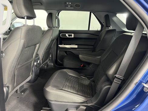 Used 2021 Ford Explorer XLT image 7