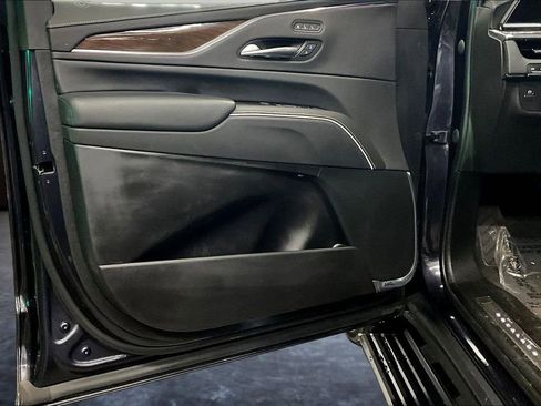 Used 2023 Cadillac Escalade ESV Premium Luxury Platinum w/ LPO, Floor Liner Package AWD/4WD image 20