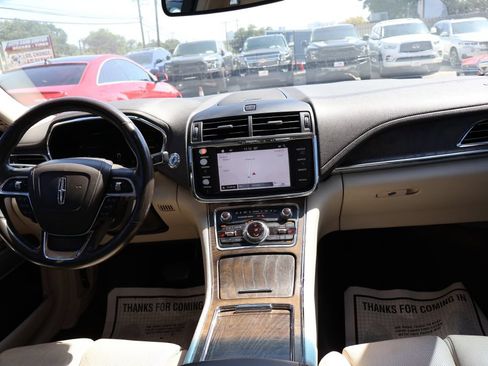 Used 2017 Lincoln Continental Select FWD image 19