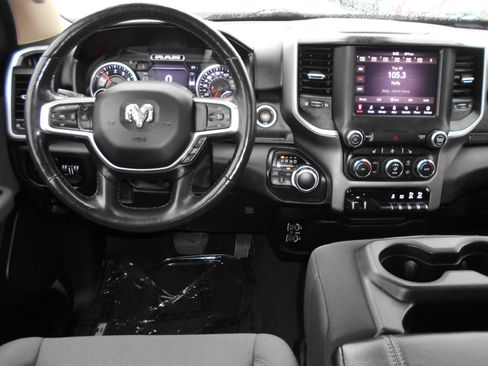 Certified 2019 RAM 1500 Big Horn AWD/4WD image 4