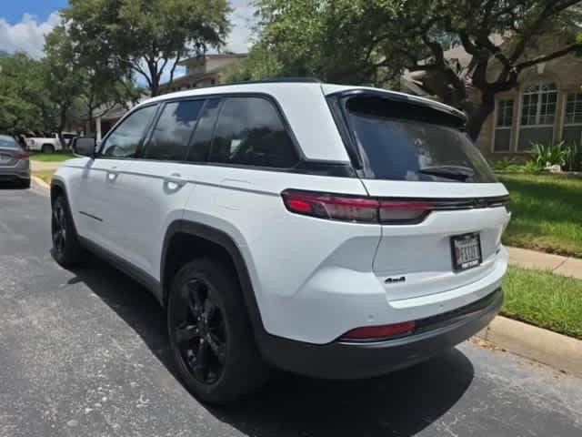 Used 2023 Jeep Grand Cherokee Limited w/ Black Appearance Package AWD/4WD image 3
