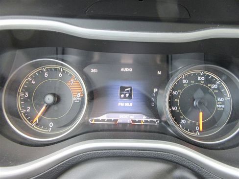 Used 2016 Jeep Cherokee Trailhawk w/ Comfort/Convenience Group image 15