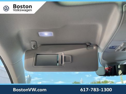 Used 2025 Volkswagen Taos SEL image 19