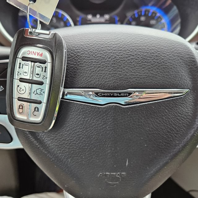 Used 2022 Chrysler Voyager LX FWD image 36