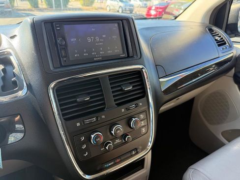 Used 2012 Dodge Grand Caravan SXT image 21