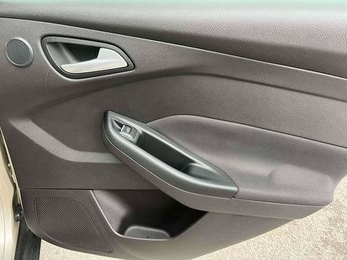 Used 2017 Ford Focus Titanium FWD image 7