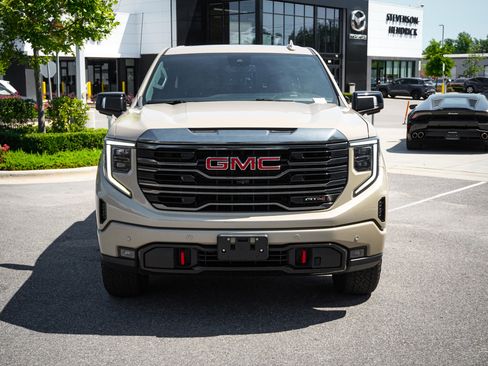 Used 2023 GMC Sierra 1500 AT4 w/ AT4 Premium Package AWD/4WD image 3
