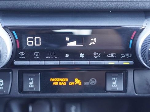 Used 2021 Toyota RAV4 XLE Premium AWD/4WD image 31