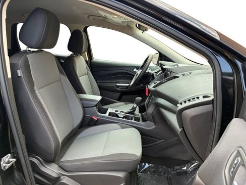 Used 2017 Ford Escape SE w/ Equipment Group 201A FWD image 18