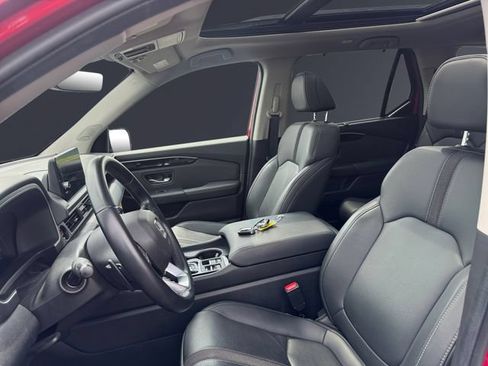 Certified 2025 Honda Pilot Touring image 9