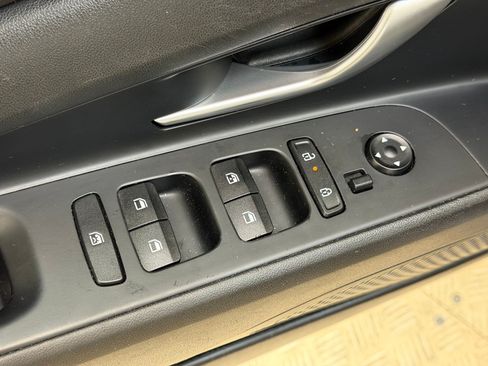 Used 2025 Hyundai Elantra SEL FWD image 24