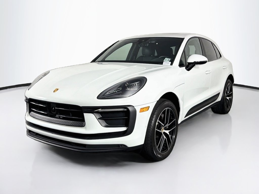 Certified 2023 Porsche Macan AWD/4WD image 1