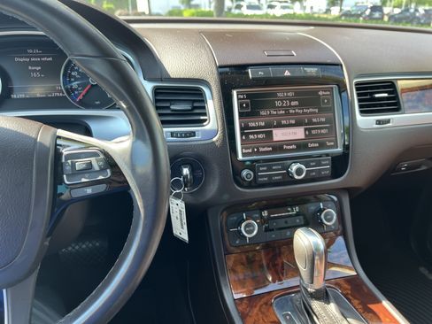 Used 2012 Volkswagen Touareg Sport AWD/4WD image 31